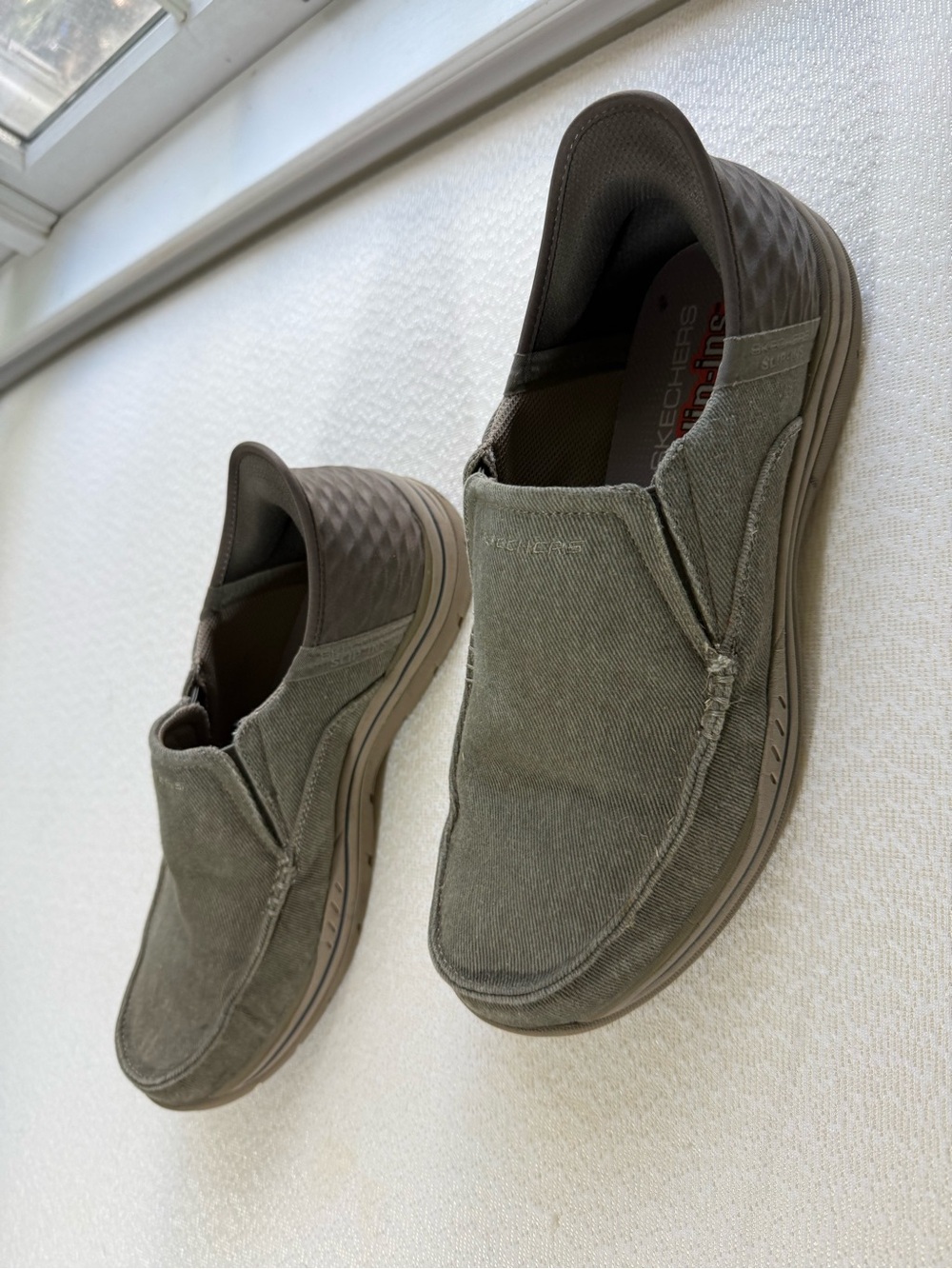 Skechers Men’s Olive Canvas Slip-On Loafers like new!